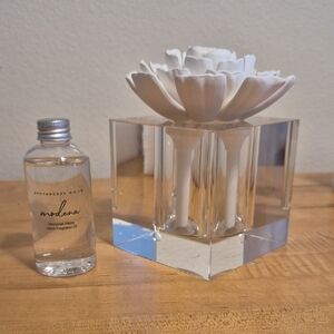 Modena Porcelain Flower Glass Luxury Diffuser 3.4 Fl Oz